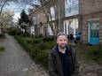 Alle huizen in de Le Sage ten Broeklaan worden als het aan de gemeente ligt gemeentelijk monument. Bewoner Ton van der Putten is daar niet blij mee.