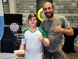 Leerlingen VTI Deinze gooien pijltjes tegen Planckaerts én klankman Pascal