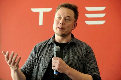 Aandeel van Tesla zakt met 11 procent daags na overnamebod van Musk op Twitter