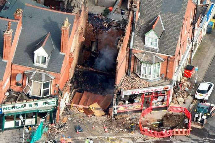 Op de luchtfoto is te zien dat het pand in Leicester volledig is weggeblazen door de explosie.