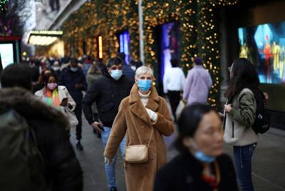 La flambée de contaminations s’accélère dans le monde à la veille de Noël
