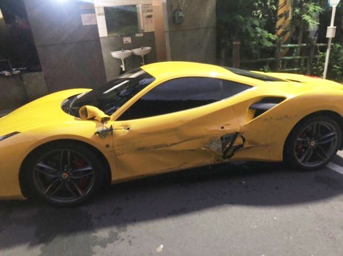 Eén van de 4 Ferrari's die schade opliep.