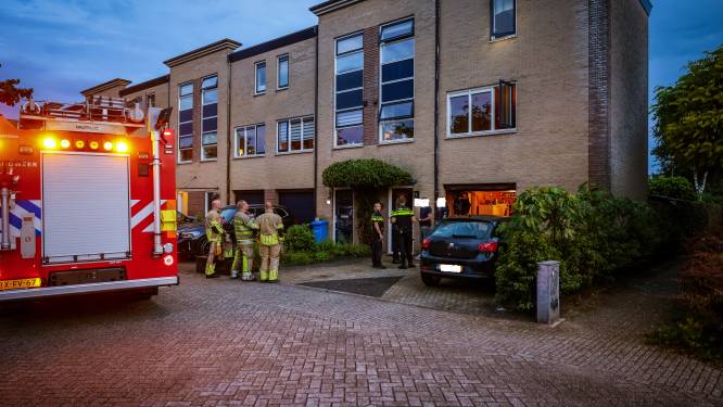 Ruit van voordeur opgeblazen van woonhuis in Amersfoort: politie stelt onderzoek in 
