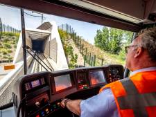 Opeens gaat het razendsnel: ‘Over twee weken al met de metro naar strand Hoek van Holland’