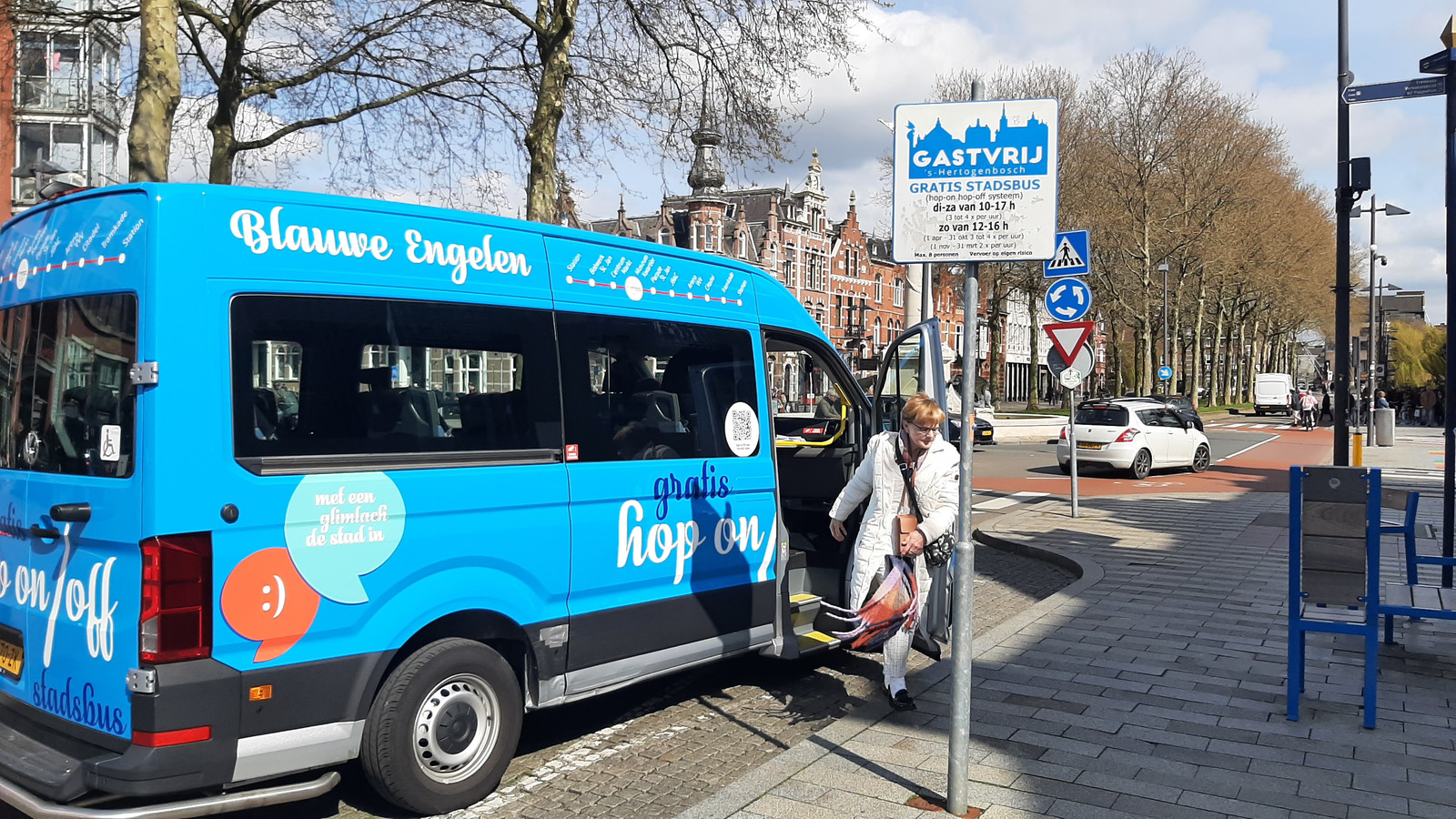 Gratis busjes in Den Bosch zijn nu blauw en vallen veel meer op ‘Het