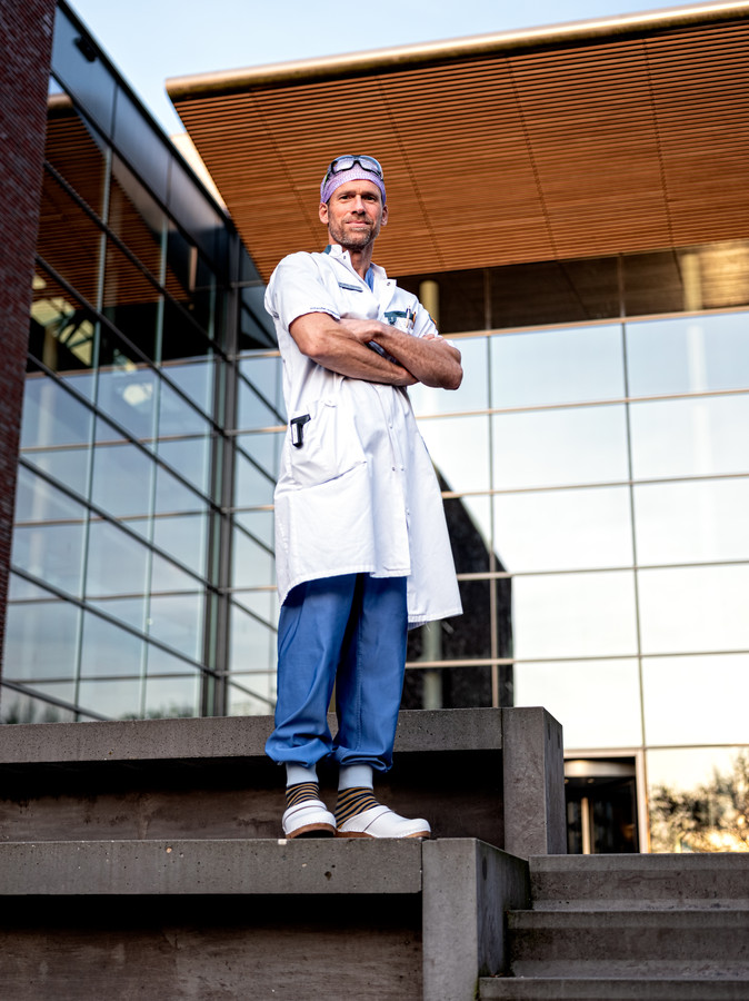 Spuugbenauwde Cees (74) was uitbehandeld, maar kreeg dankzij chirurg