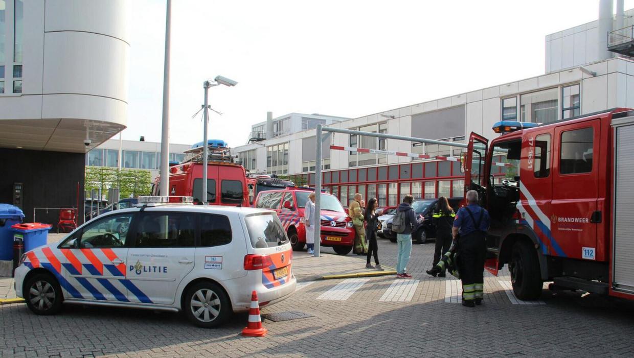 Brandweer en politie rukt uit bij het IJsselland Ziekenhuis in Capelle aan den IJssel. Beeld anp