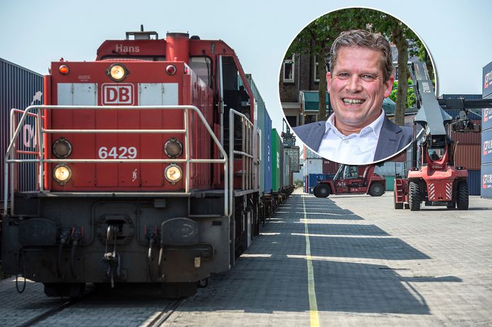 Railport Brabant in Tilburg, waar zeven keer per week goederentreinen uit de Chinese miljoenenstad Chengdu aankomen.Inzet: wethouder René de Heer