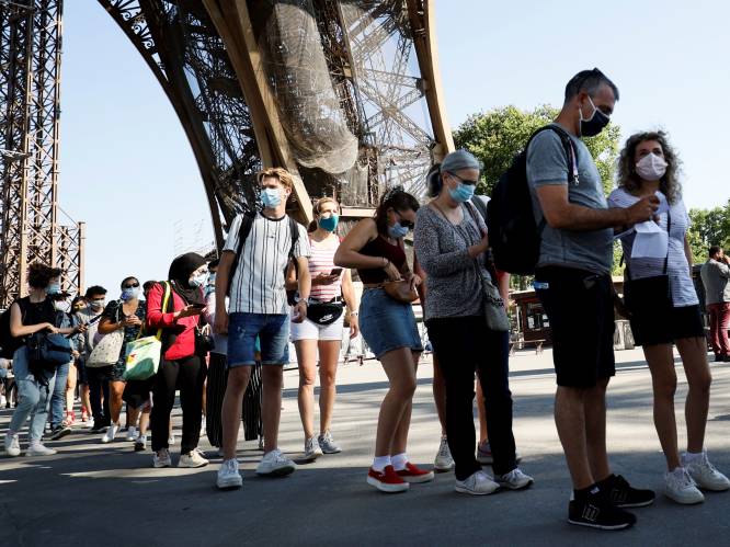 Eiffeltoren weer open na drie maanden coronasluiting