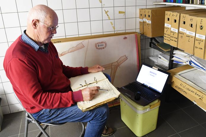 Het is eigenlijk zijn levenswerk. Jan van Helvoirt legt alle (plaats)namen vast binnen de gemeente Hilvarenbeek.
