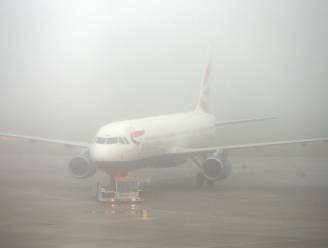 Mist zorgt voor chaos op Nederlandse luchthavens: Eindhoven ligt plat, Schiphol schrapt meer dan 100 vluchten