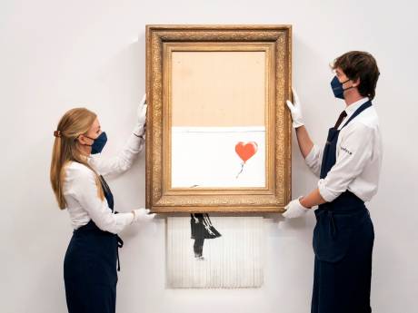 Adjugé! 21,8 millions d’euros pour "La Fille au Ballon” de Banksy, en partie autodétruite