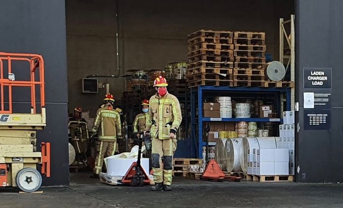 De brandweer snelde te hulp naar de drukkerij Dejonghe, langs de Paddevijverstraat in Ieper.