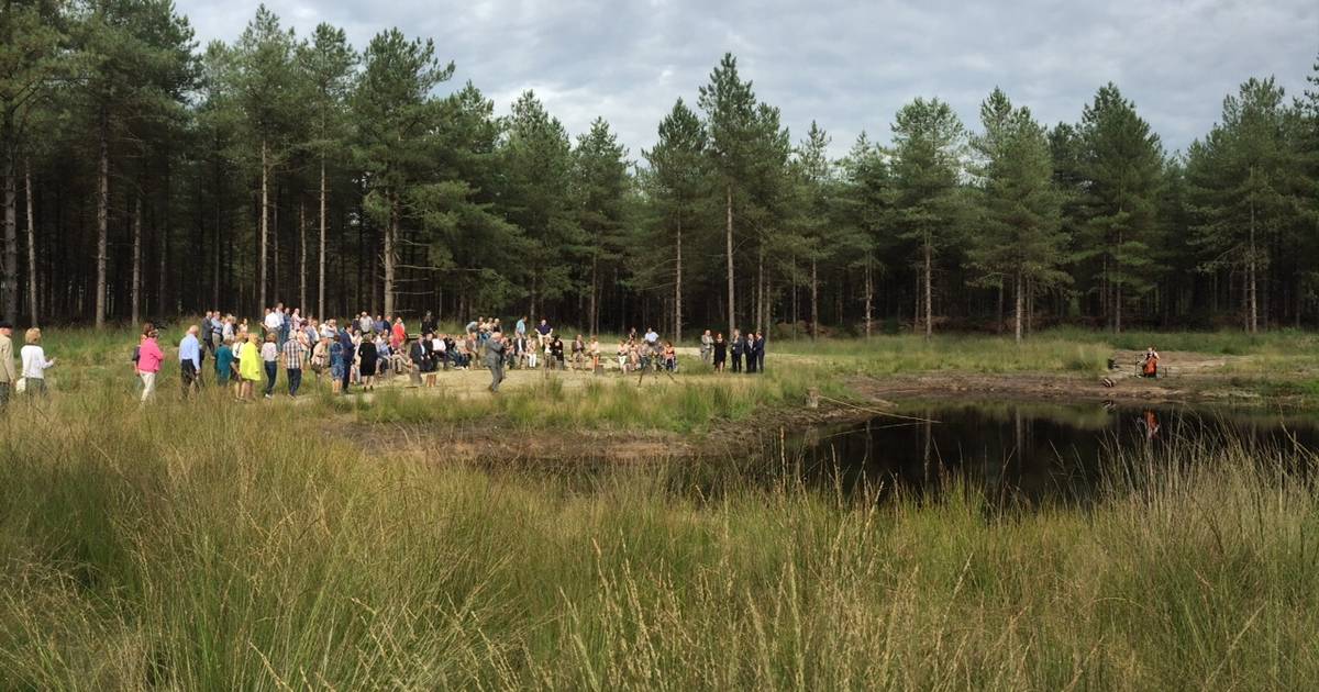 Natuurbegraafplaats Esbeek geopend met herbegraving (video)