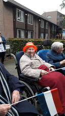 Mieke van Stiphout zit bij Sint-Jozefoord in Nuland klaar voor de bevrijdingstocht.
