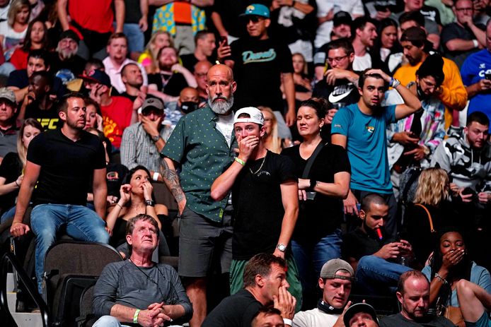 Ook bij de toeschouwers is er veel ongeloof na het zien van de gruwelijke blessure bij Chris Weidman.