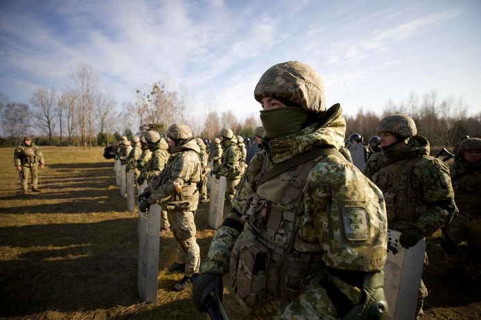 Oekraïense militairen aan de grens met Wit-Rusland.