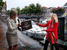 Directeur ANWB komt het de burgemeester persoonlijk vertellen: ‘Gorinchem is de allermooiste’