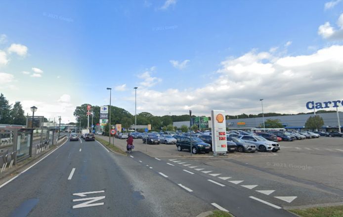 Tussen de kruispunten met de Merksemheidelaan en de Horstebaan wordt het asfalt van de rijweg vernieuwd in de richting van Kapellen/Brasschaat.