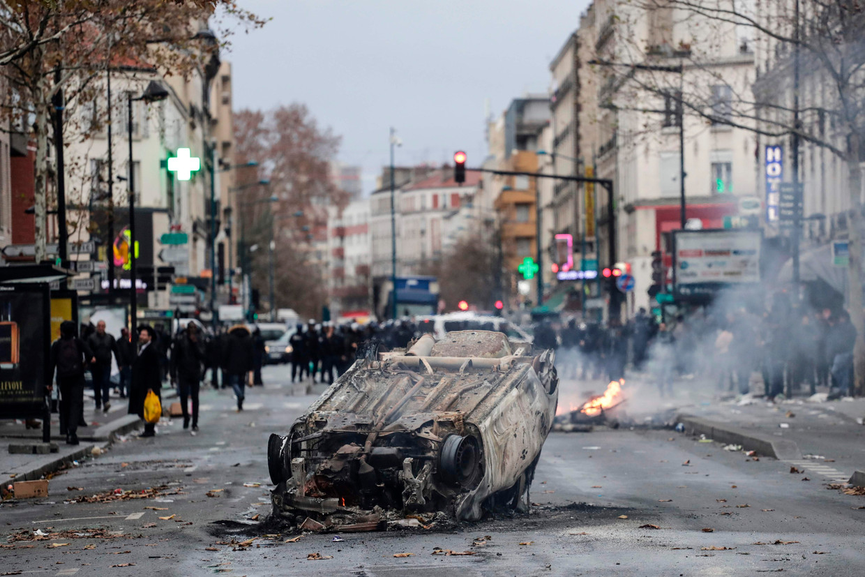 De Parijse banlieue Aubervilliers kent al langer dan vandaag problemen, getuige hiervan het uit de hand gelopen studentenprotest in 2018. Volgens auteur Didier Daeninckx heerst hier dan ook cliëntelisme.  Beeld AFP