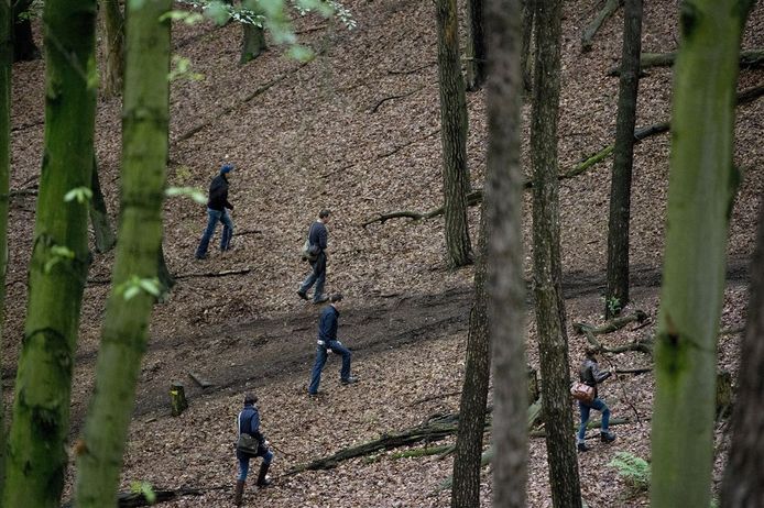 Vereniging verhouding Omringd Kleding gevonden bij zoektocht in bos Geleen | Overig | bndestem.nl