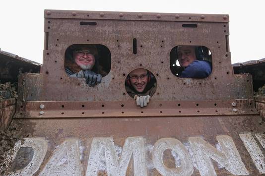 Aan boord van de tank, klaar voor een toertje.