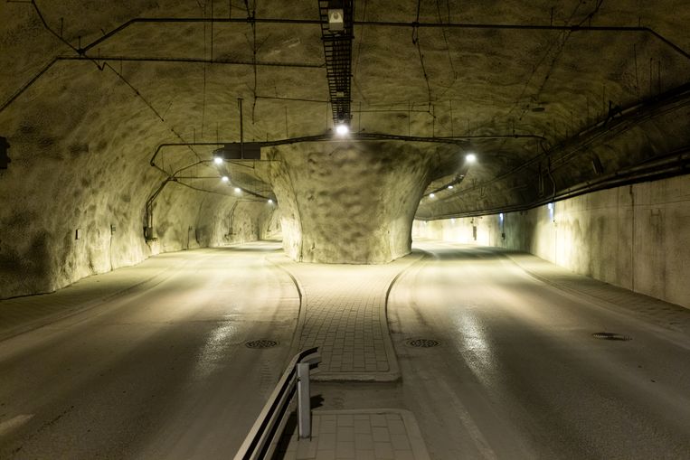 Tunnel onder het stadscentrum van Helsinki. De tunnel maakt deel uit van een ondergronds netwerk en dient onder meer voor transport om de winkels te bevoorraden. Beeld Julius Schrank / De Volkskrant