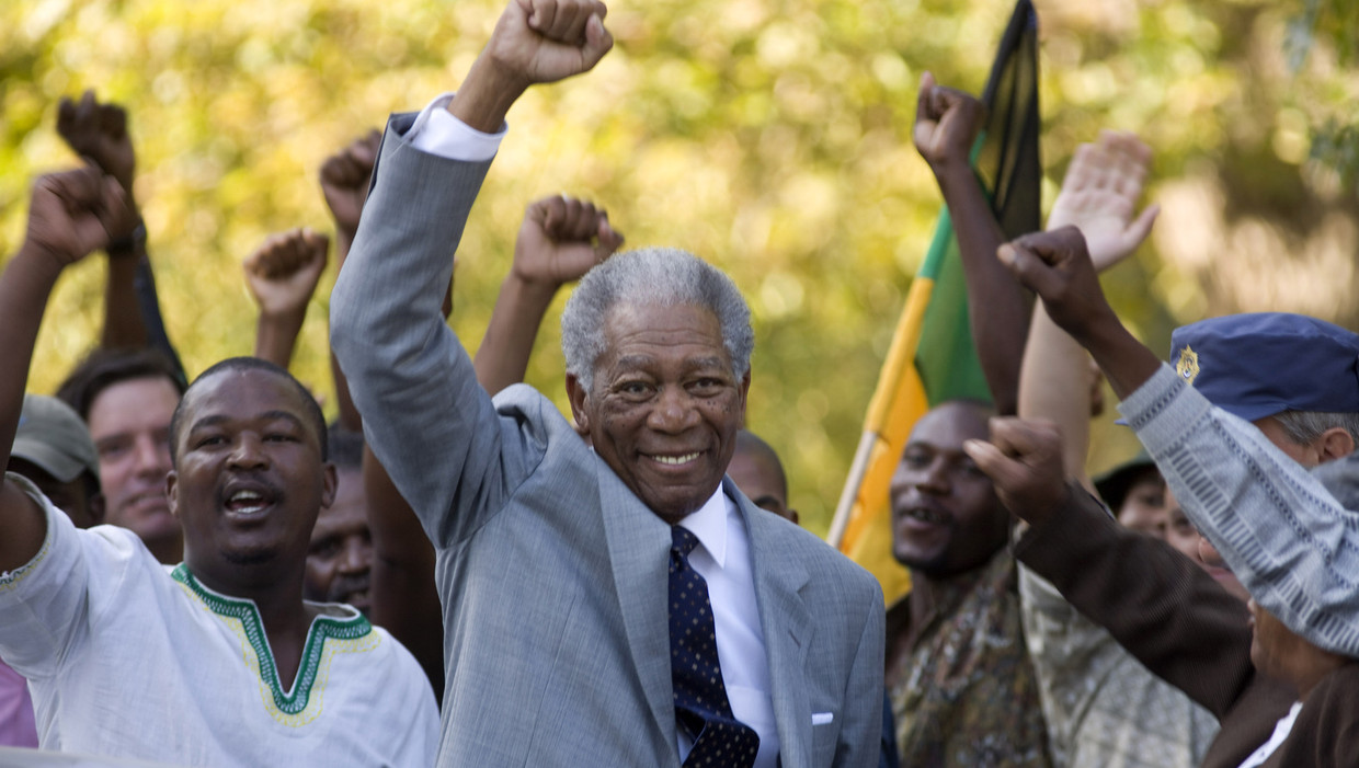 Still uit Invictus. Morgan Freeman speelt Nelson Mandela. Beeld ap