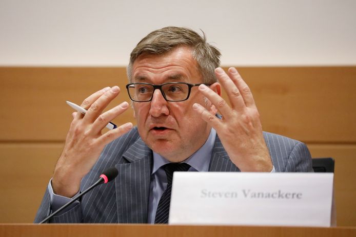 Steven Vanackere wordt door CD&V voorgesteld als nieuwe directeur bij de Nationale Bank.