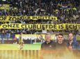 Vitesse steunen hun club nog steeds massaal, ondanks de degradatie. 
Met op de voorgrond: clubwatchers Lex Lammers (Vitesse) en Jeroen Bijma (NEC) en presentator Nanne Nicolasen.