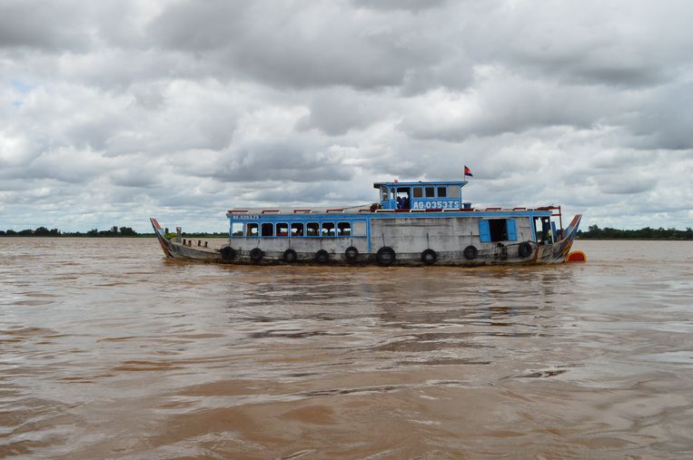 Alleen vrachtschepen mogen via de Mekong Vietnam in. Beeld Ate Hoekstra