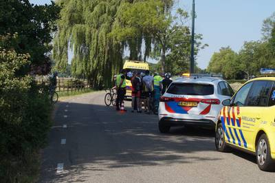 Wielrenner gewond afgevoerd na valpartij in Doeveren