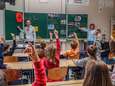 Vlaamse regering wil af van statutaire ambtenaren, maar geeft leerkrachten sinds kort dubbel zo snel een vaste benoeming: hoe komt dat?