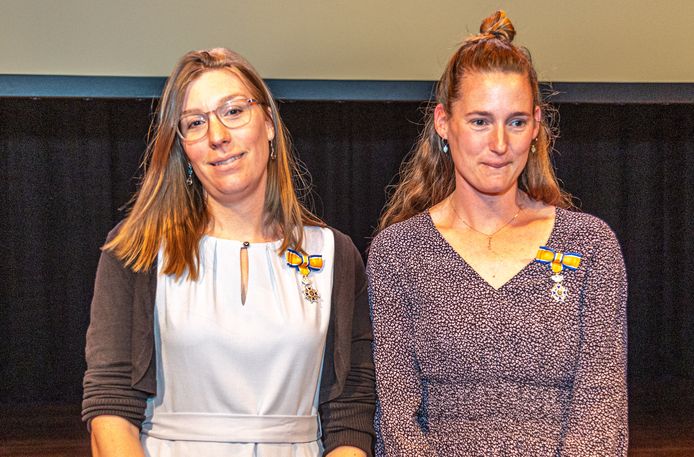 Elske van der Vliet en Eefje Broer zijn met 35 jaar de jongste vrouwen die dit jaar een lintje ontvangen in Nederland.