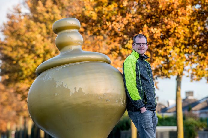 Martijn van Rossum bij de gouden tol in Passewaaij. Martijn stopt na 10 jaar met Buurtpreventie Passewaaij