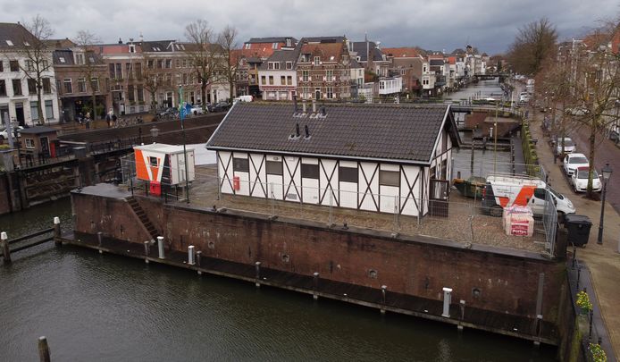 Het Lingehavengebouw wordt momenteel gerenoveerd. Op het dak komen zonnedakpannen te liggen; dakpannen waar een zonnecel is ingebouwd zodat zonne-energie opgeslagen kan worden. De zonnedakpannen passen beter bij de oude binnenstad van Gorinchem dan reguliere zonnepanelen.