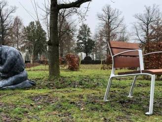 Krijgen de Aalsterse begraafplaatsen een Trooststoel? “Meerwaarde bij het verwerken van verdriet”