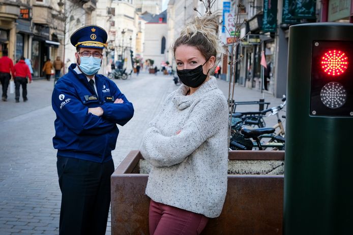 Commissaris Olivier Slosse en rechercheur Sophie Van Den Dooren, die zedenzaken onderzoekt bij de lokale politiezone Brussel Hoofdstad Elsene.