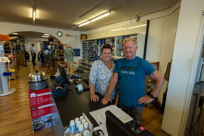 De Aqua Shop van Gerrit en Liedy Broekhuizen stopt na meer dan dertig jaar. En zo verdwijnt er weer een prominente winkel uit de Oudestraat in Kampen.