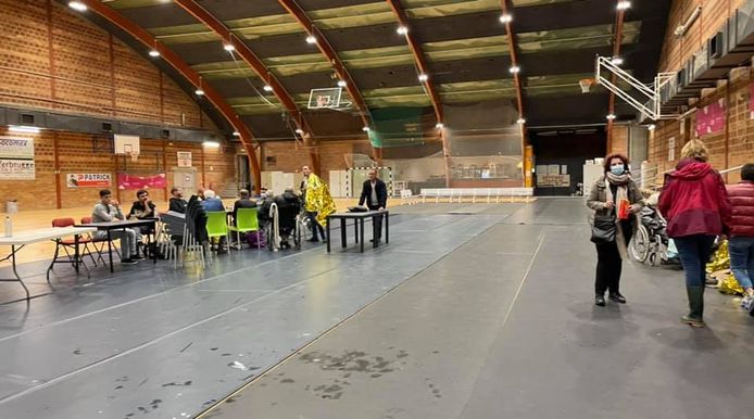 Un centre de crise a été ouvert à Grivegnée. Il accueille les personnes et familles sinistrées.