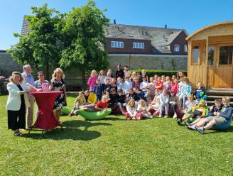“Kinderen zijn hoofdpersonages in hun eigen verhalen”: vierdejaars van GO! Basisschool De Regenboog schrijven kinderboek samen met jeugdauteur 