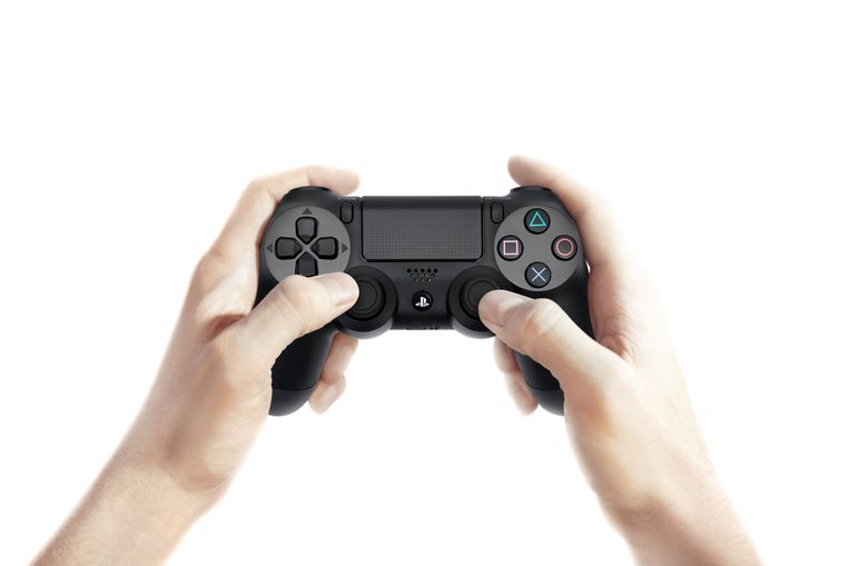 controler PS4 handen console playstation Beeld Shutterstock