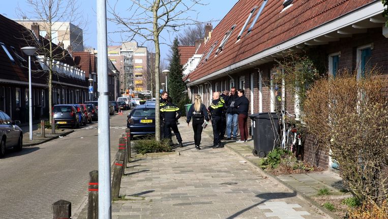 In Eindhoven is een 41-jarige man door een politieman bij zijn huis aan de Wassenaarstraat neergeschoten Beeld anp