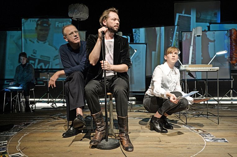 Willem de Wolf, Vincent Doddema en Suzanne Grotenhuis in 'Forster­HuberHeyne', een Vlaams-Duitse coproductie. Beeld RV (c) Jasper Rigole