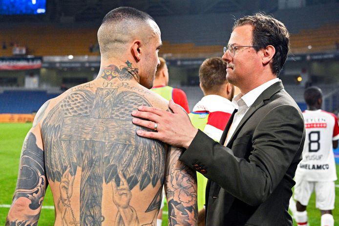 Antwerp-CEO Sven Jacques met felicitaties voor Nainggolan.