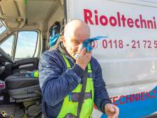 Een strontdouche, ondergekotste auto's en bloed op de muren: Deze mannen hebben de 'vieste' banen van Zeeland