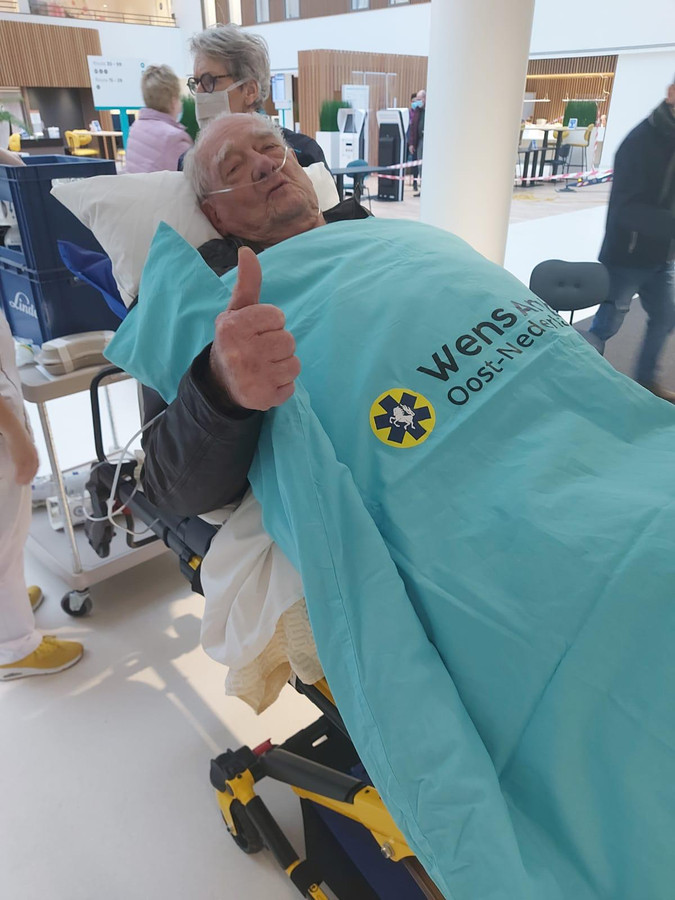 Bertus (89), die dankzij wensambulance nog naar begrafenis van zijn Will kon, een dag later