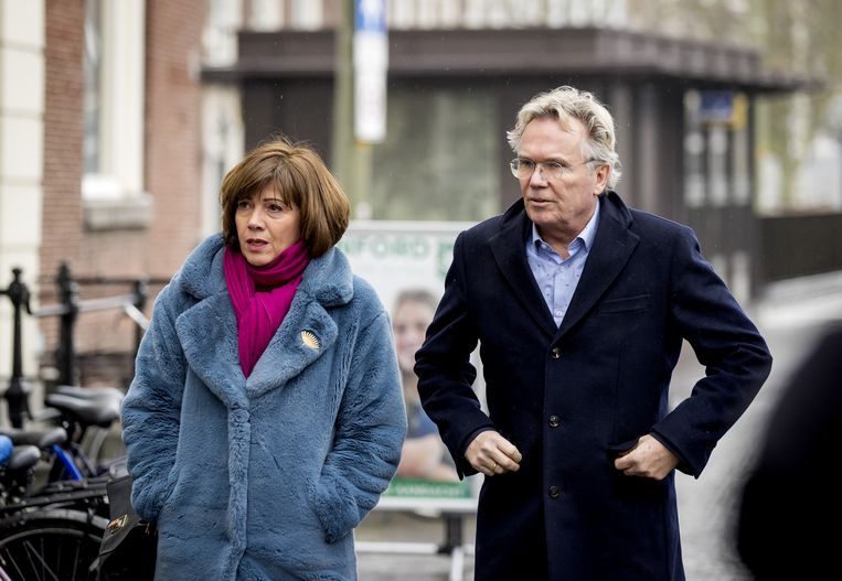 Janke Dekker met haar man en sportpresentator Tom Egbers, die dit weekend werd beschuldigd van grensoverschrijdend gedrag op de redactie van NOS Sport.  Beeld KOEN VAN WEEL/ANP 