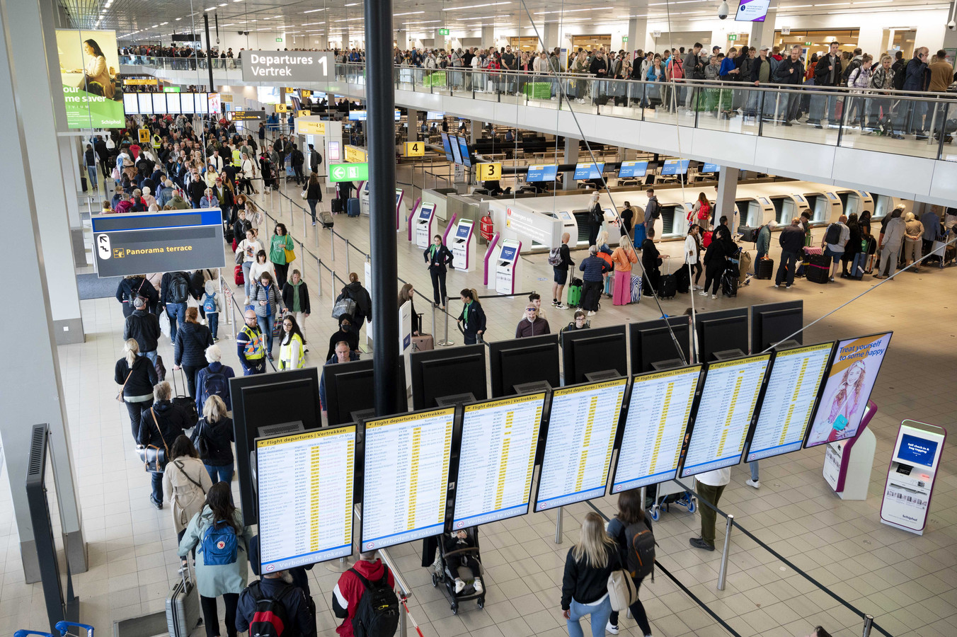 Reizigers zijn maximaal 4 uur voor