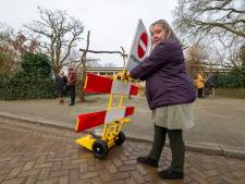 Ouders maken zich zorgen over verkeer bij basisschool in Apeldoorn: ‘Er ontstaan onveilige situaties’